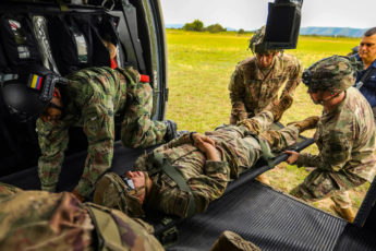 Ejército Sur de los EE. UU. desarrolla ensayos de evacuación médica con médicos de combate colombianos