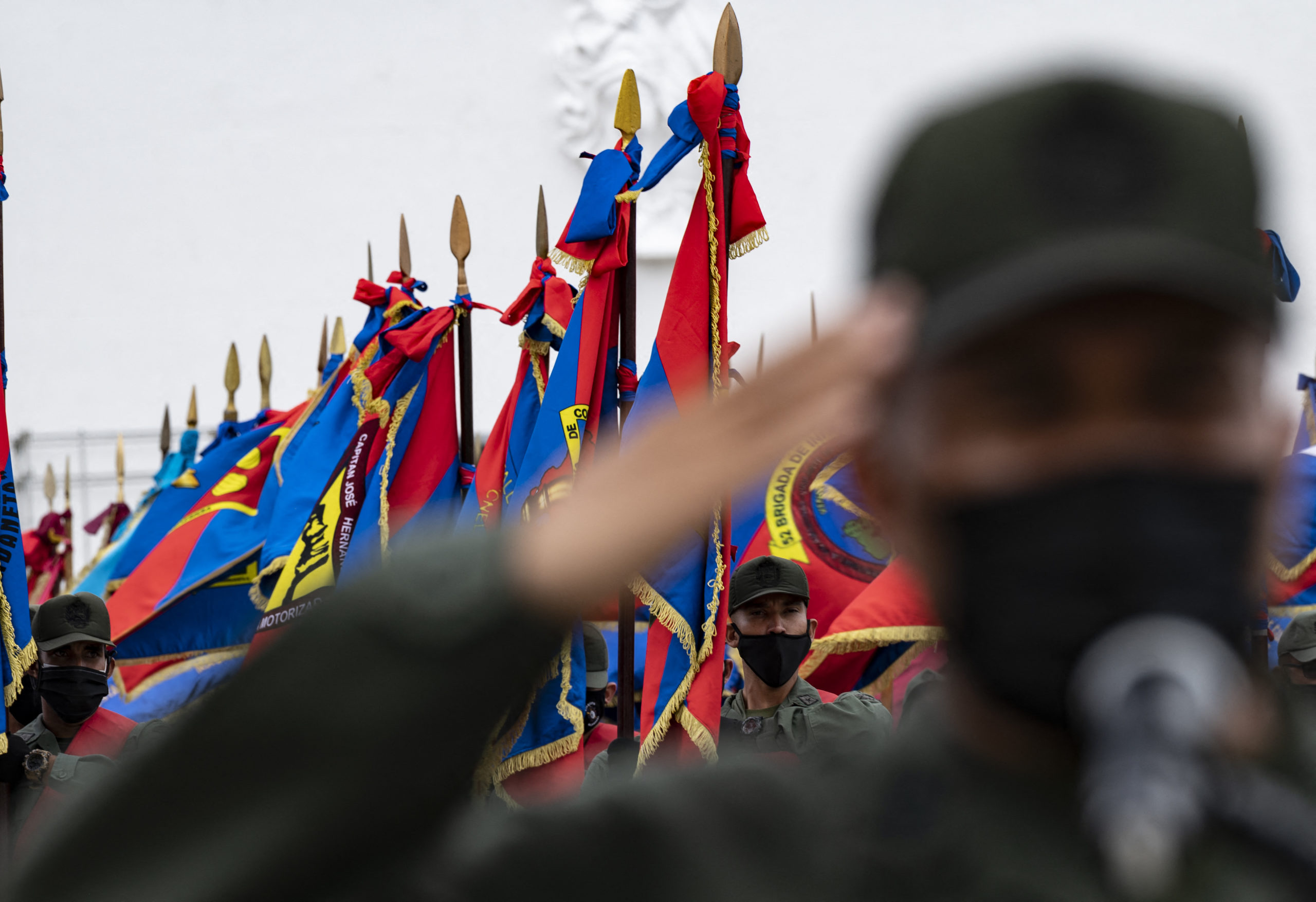 Maduro compra lealtad militar con ascensos