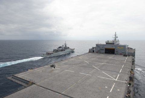 USS Hershel ‘Woody’ Williams participa de exercício brasileiro na costa atlântica da África