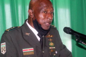 Comandante del Ejército de Surinam aborda desafíos regionales en conferencia de defensa