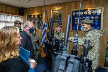 Estados Unidos dona al Ejército de Uruguay equipamiento para operaciones de paz