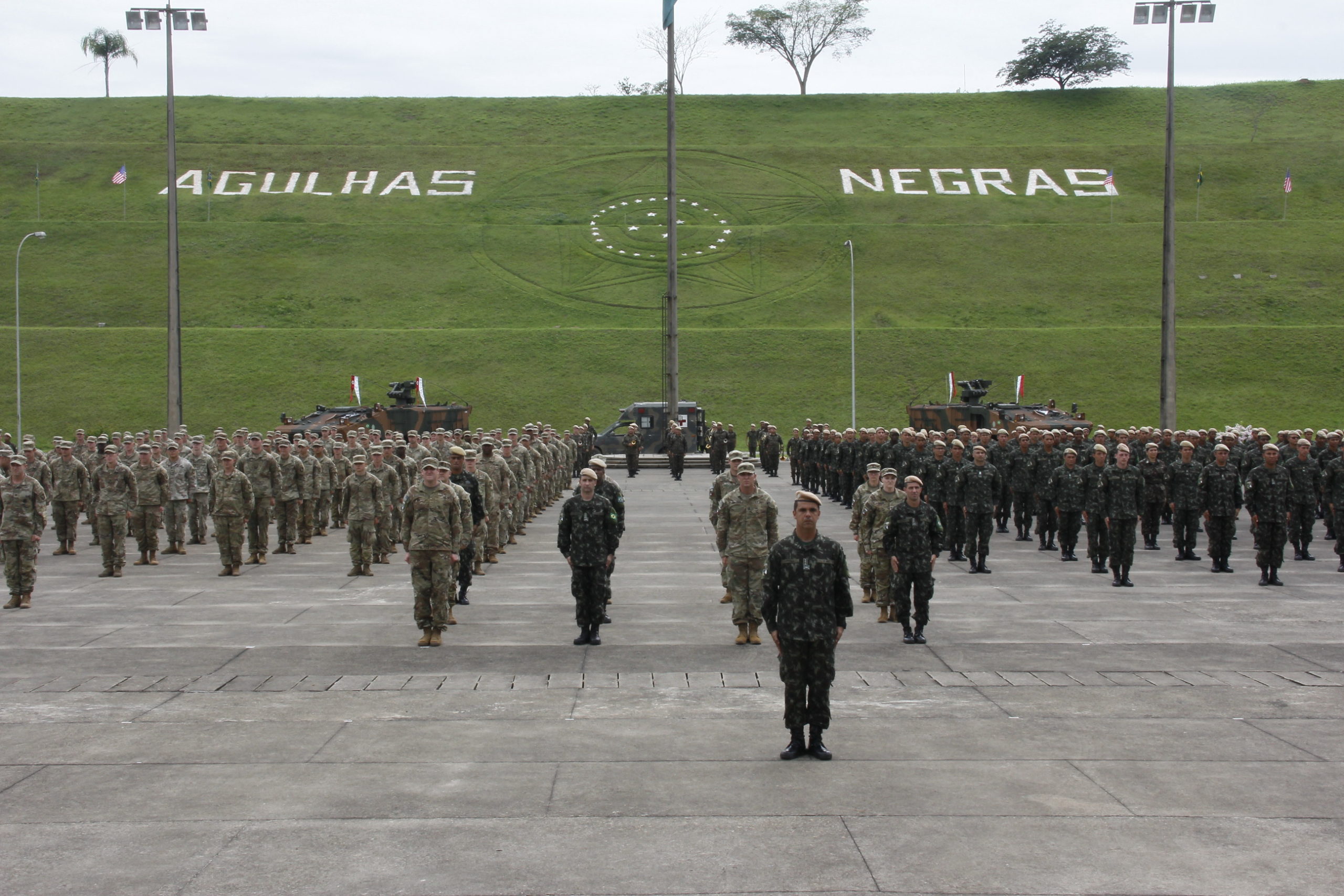 Termina o maior exercício combinado entre tropas do Brasil e dos EUA