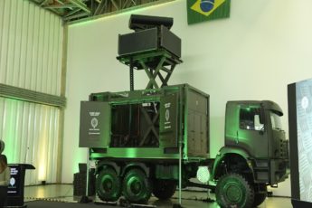 Ejército Brasileño y Embraer presentan radar de alerta aérea temprana