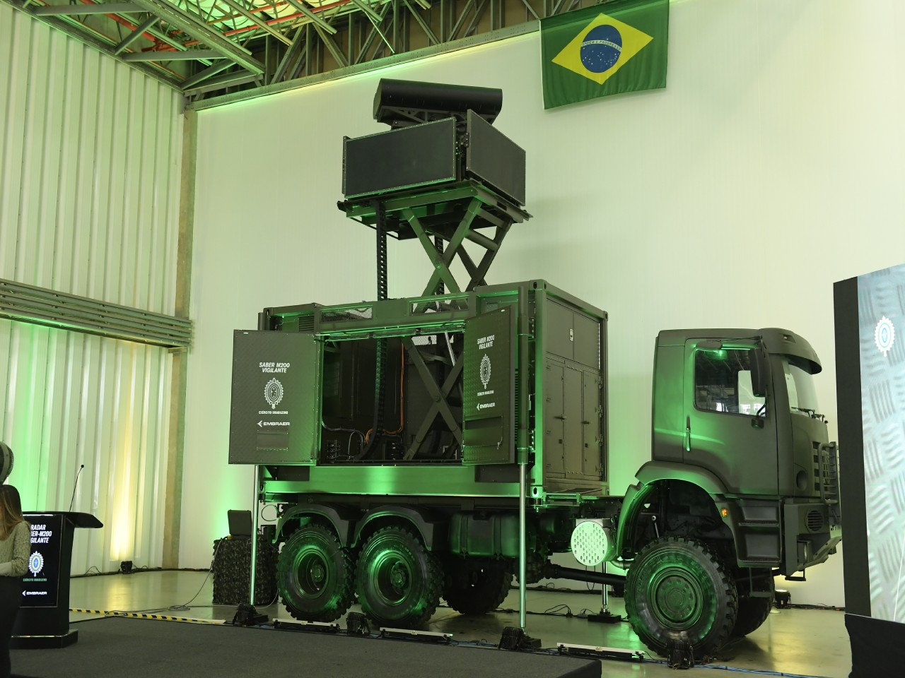 Exército Brasileiro e Embraer apresentam radar de alerta aéreo antecipado