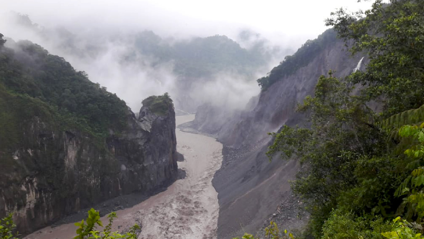 Estados Unidos e Equador assinam convênio para mitigar erosão regressiva do rio Coca