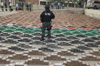 Polícia do Equador apreende mais de 8 toneladas de cocaína
