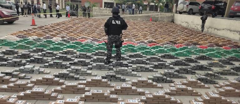 Polícia do Equador apreende mais de 8 toneladas de cocaína