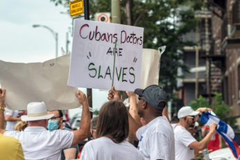 Brigadas médicas de Cuba exploram trabalhadores e relatam rendimentos milionários