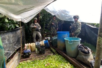 Forças Militares da Colômbia destroem 13 narcolaboratórios