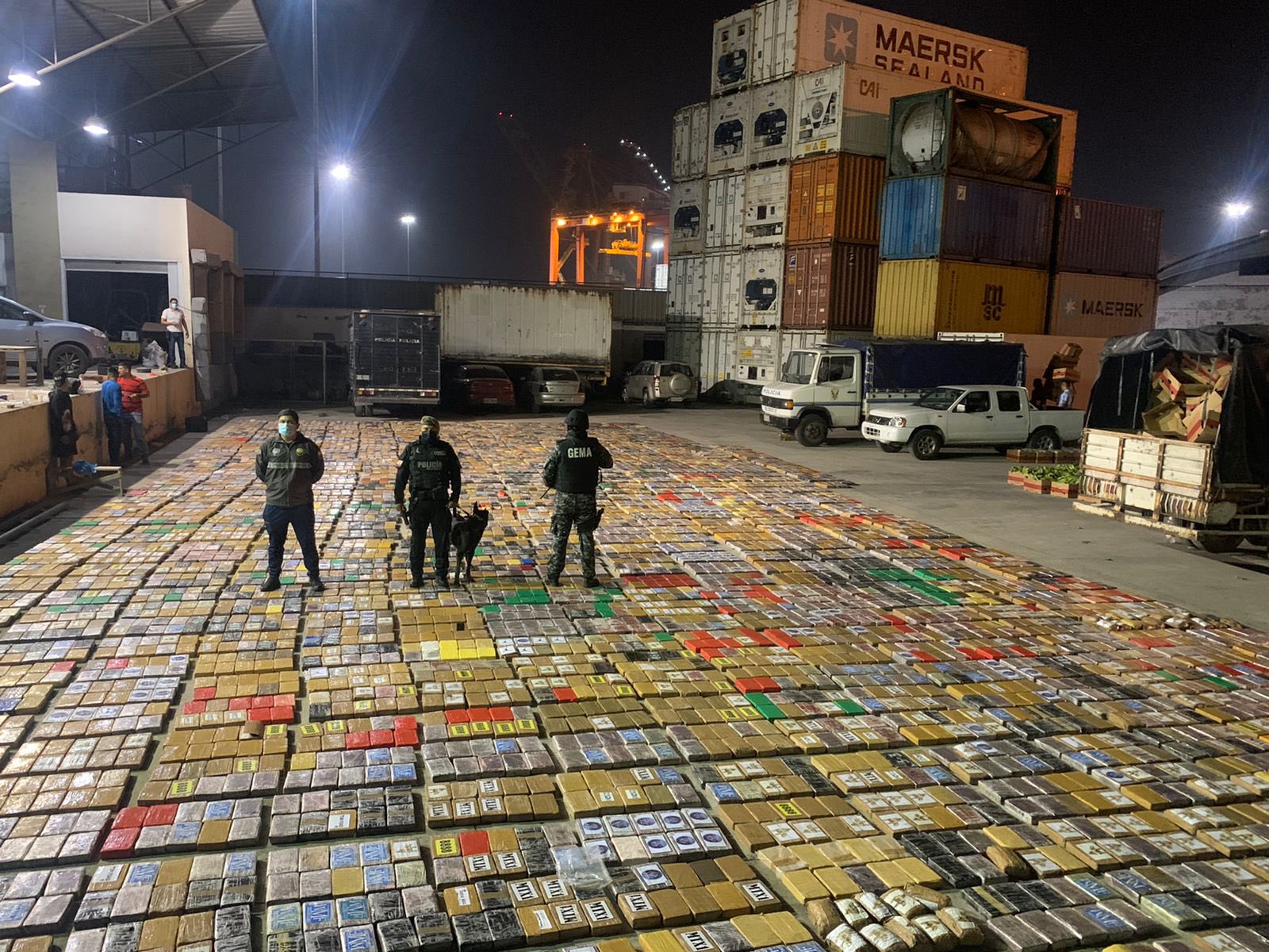 Ecuador combate al narcotráfico en sus puertos