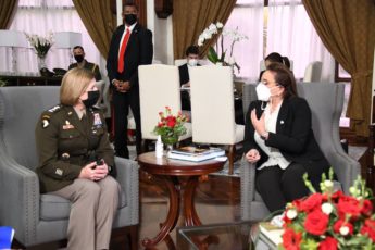 General Richardson Meets with President Castro, Defense Leaders during Visit to Honduras 