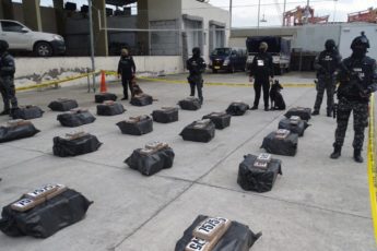 Policía de Ecuador decomisa más de 6 toneladas de cocaína