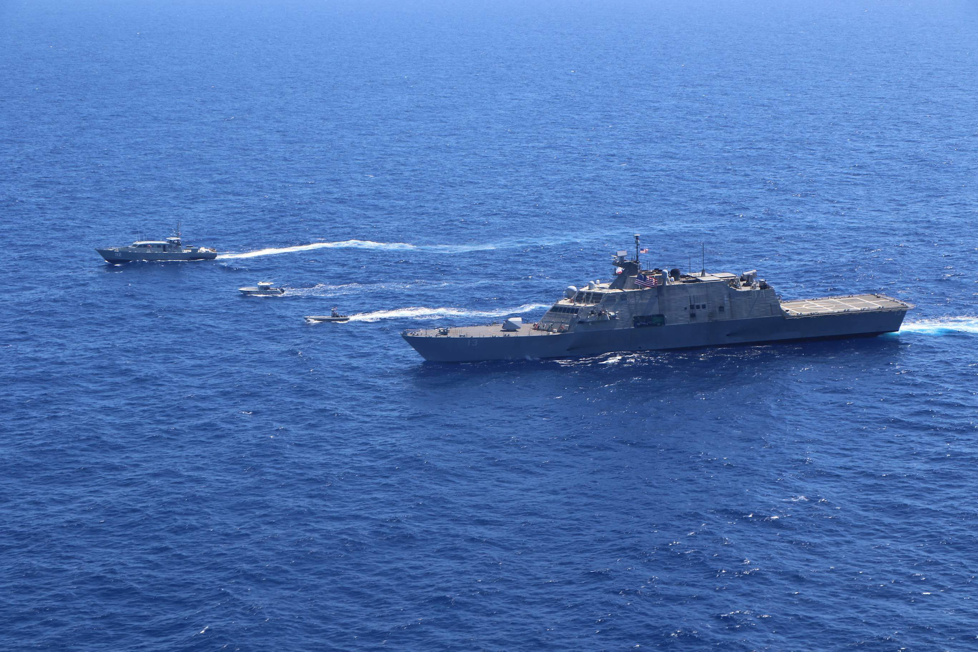 USS Wichita realiza ejercicio de interdicción marítima con la República Dominicana