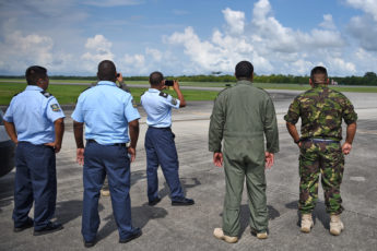 Guarda Nacional da Louisiana recebe a Força de Defesa de Belize para treinamento em aviação