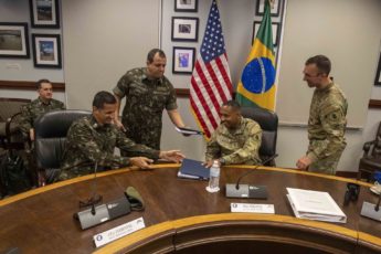 Ejército Sur de los EE. UU. acoge la 38.ª edición de los diálogos anuales de estados mayores entre ejércitos de los EE. UU. y Brasil