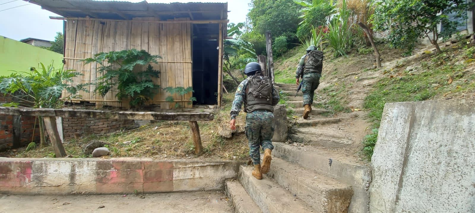 Equador ataca o narcotráfico e o crime na fronteira com Colômbia