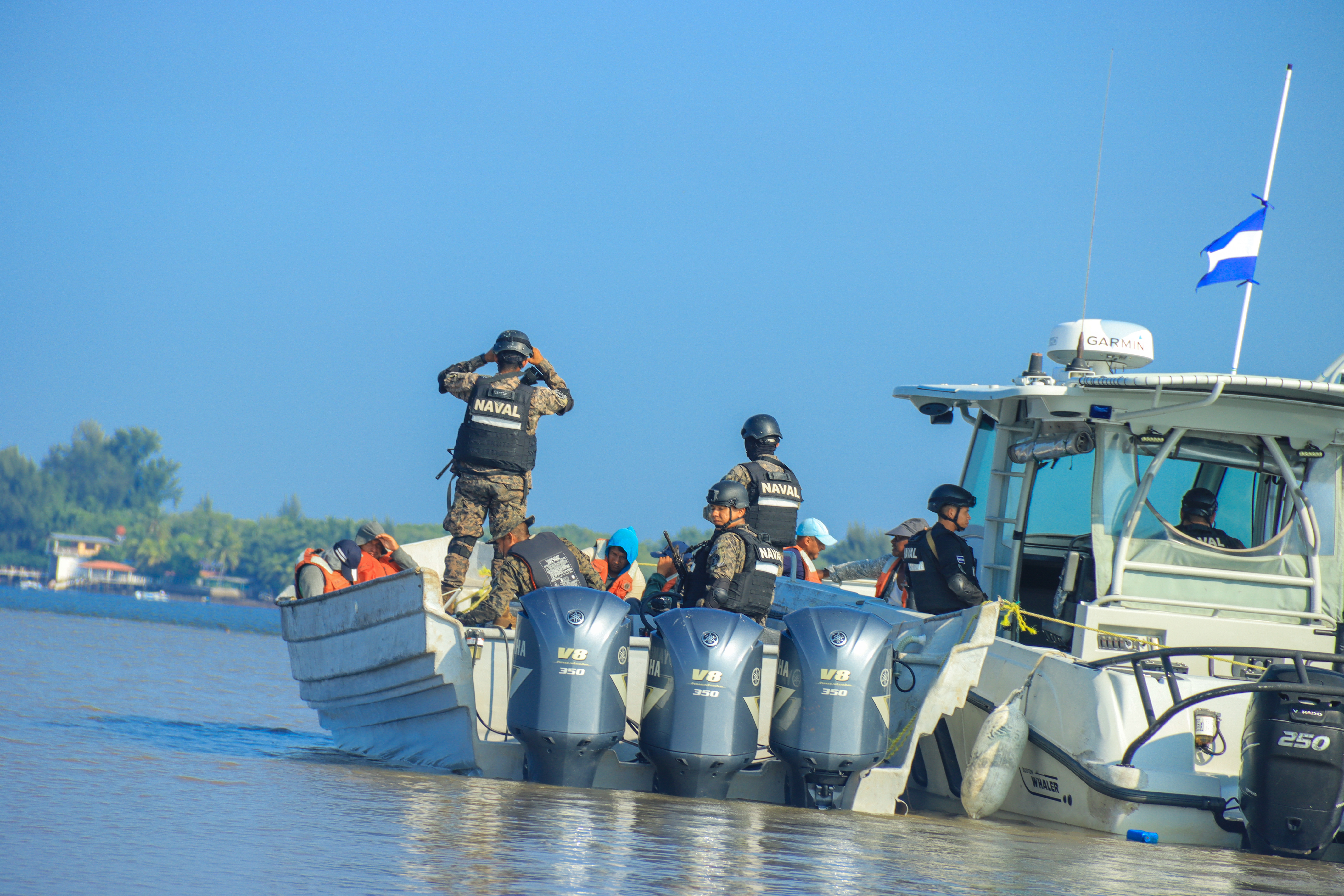 El Salvador luta contra o narcotráfico nas águas profundas do Pacífico