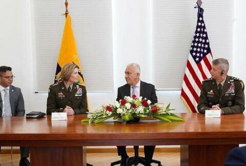Comandante de SOUTHCOM se reúne con el presidente y líderes de Defensa en Ecuador