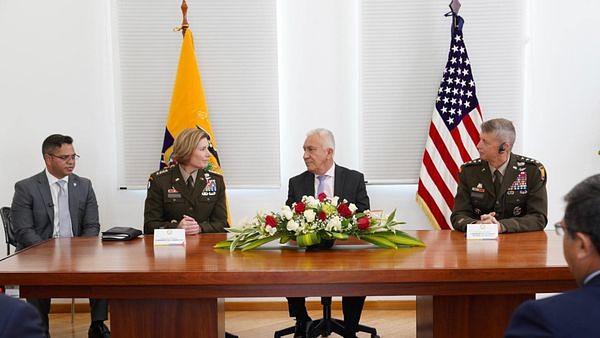 Comandante de SOUTHCOM se reúne con el presidente y líderes de Defensa en Ecuador