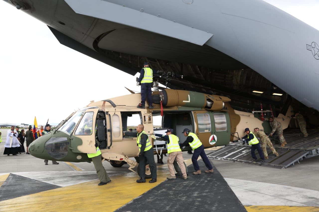 Estados Unidos entregarão 12 helicópteros à Colômbia, para proteção da Amazônia