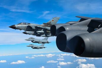 Bombarderos B-52 completan despliegue en Europa, y refuerzan lazos con aliados y socios de la OTAN