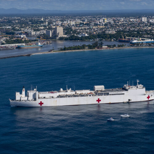 USNS Comfort chega à República Dominicana para a Promessa Contínua