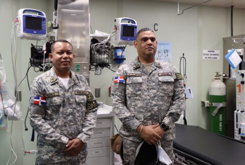 Médicos militares dominicanos brindan sus servicios a bordo del USNS Comfort 