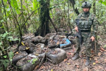 Autoridades colombianas destruyen 71 narco laboratorios en la Amazonia