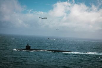 EUA e Reino Unido realizam operações e treinamentos com submarinos de mísseis balísticos para aprimorar a parceria estratégica
