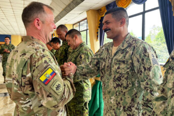 Guardia Nacional de Kentucky realiza seminario para líderes suboficiales séniores con militares ecuatorianos
