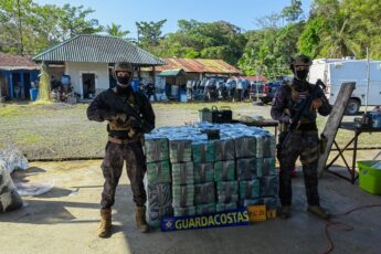 Armada de Colombia lidera operaciones multinacionales contra el narcotráfico