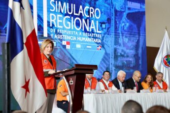 Comandante do SOUTHCOM se reúne com líderes no Panamá