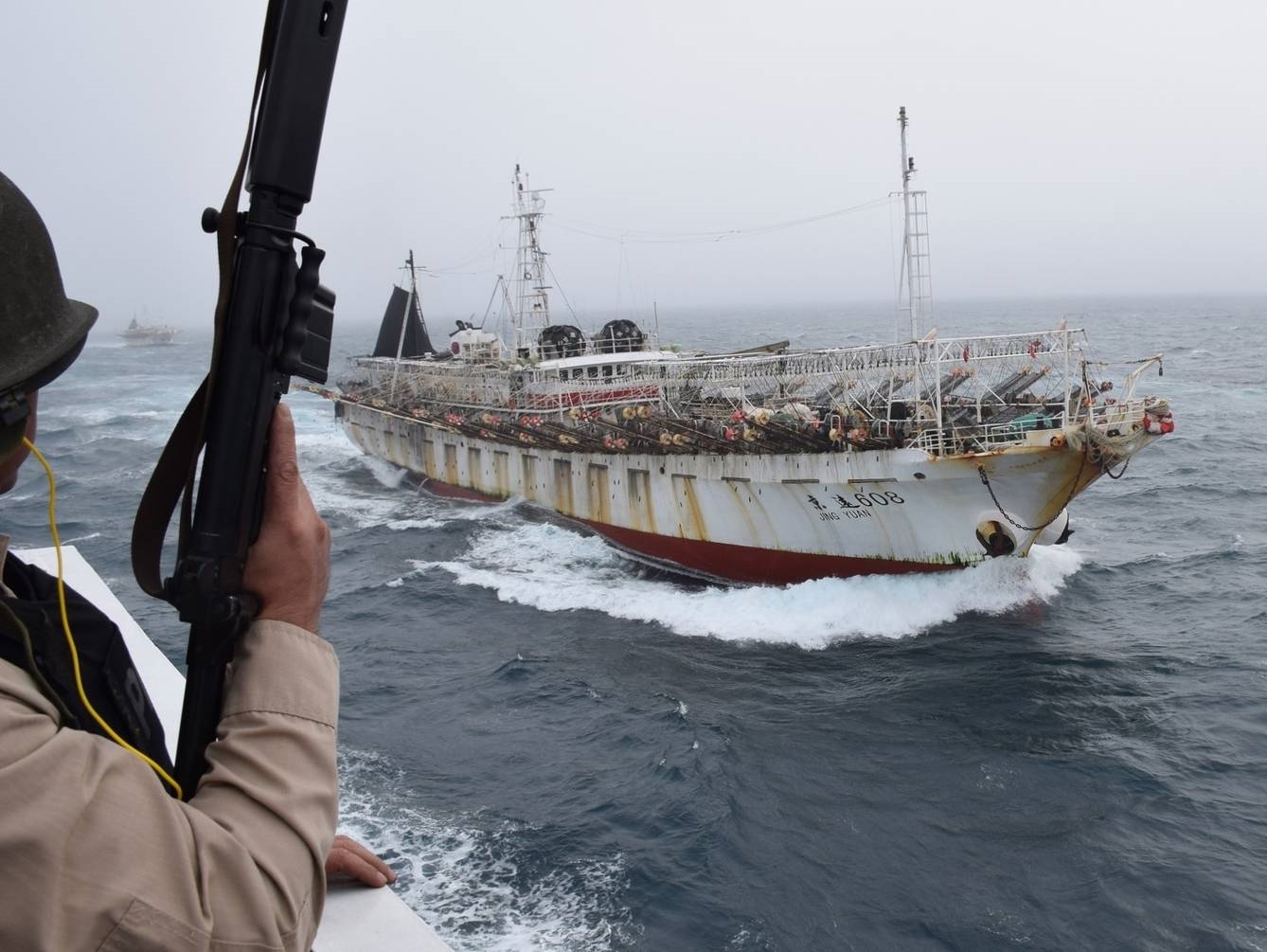 Pesca de flota china en Atlántico Sur aumenta ocho veces