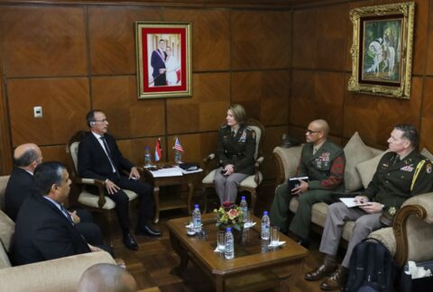 Comandante do SOUTHCOM visita Paraguai para reunir-se com líderes seniores de defesa