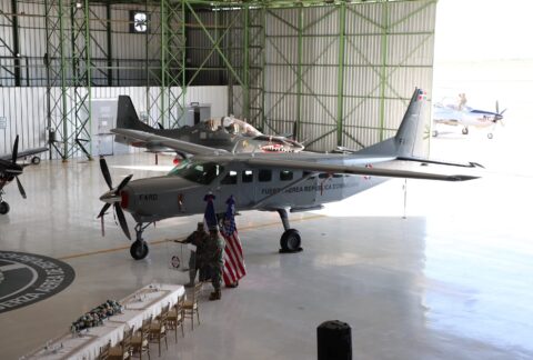 Gobierno de los EE. UU. dona aeronave a República Dominica para combatir narcotráfico