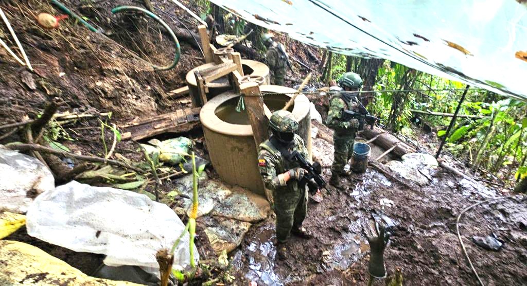 Crime organizado no Equador se volta cada vez mais à mineração ilegal de ouro