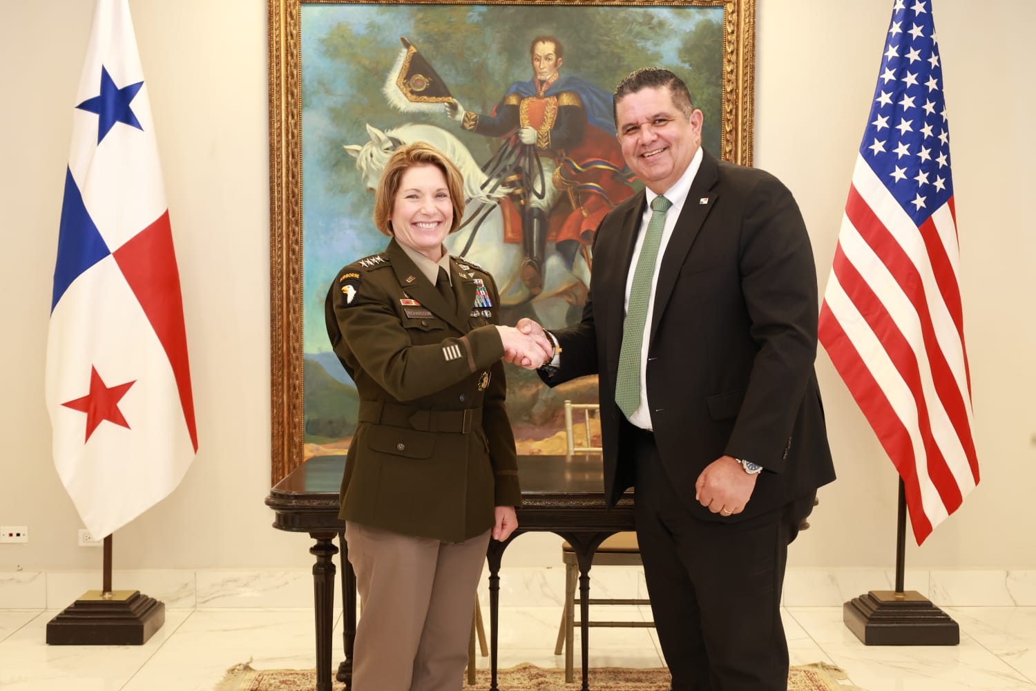 Comandante de SOUTHCOM visita a Panamá para diálogo de seguridad de alto nivel y visitar el Darién
