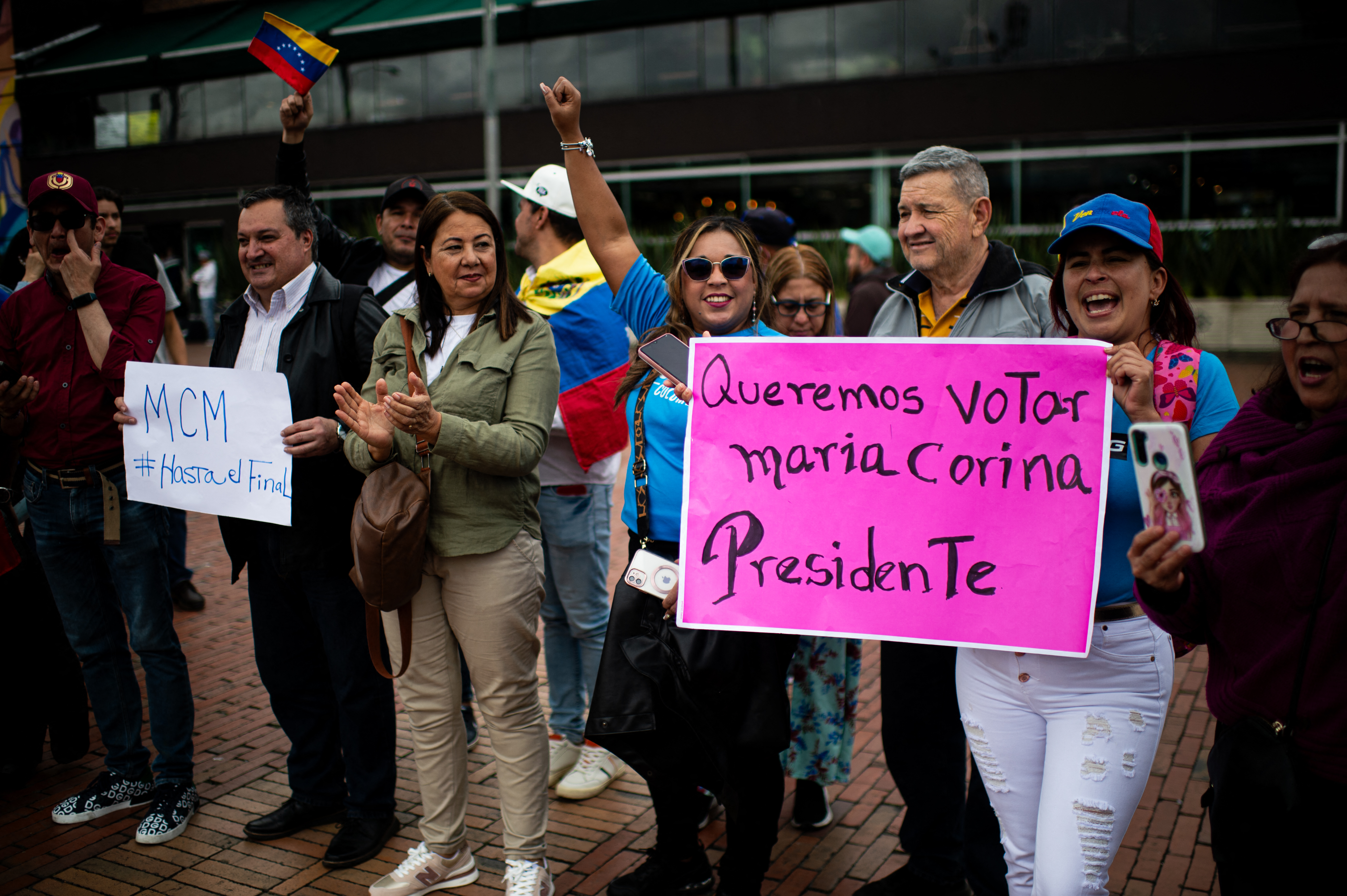 Maduro se mantém no poder e amplia repressão à oposição