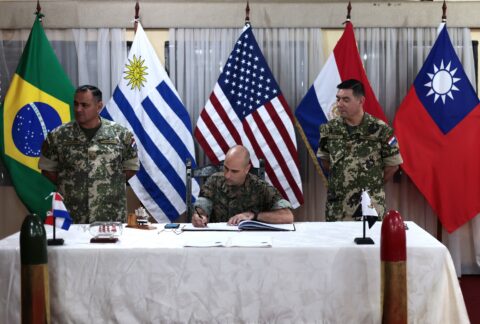 Infantes de marina paraguayos reciben a homólogos estadounidenses, para planificar futuros entrenamientos y cooperación de seguridad