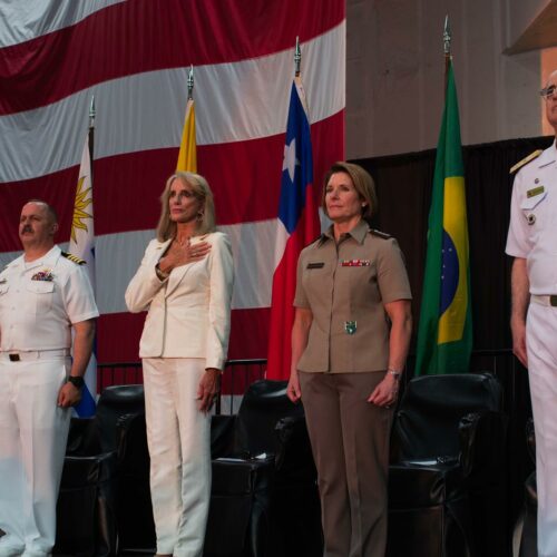 Comandante de SOUTHCOM celebra bicentenario Brasil-EE. UU.