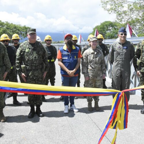 Comandante do SOUTHCOM visita Colômbia