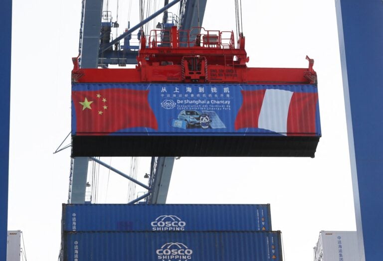 China desafia regulamentações portuárias peruanas em Chancay