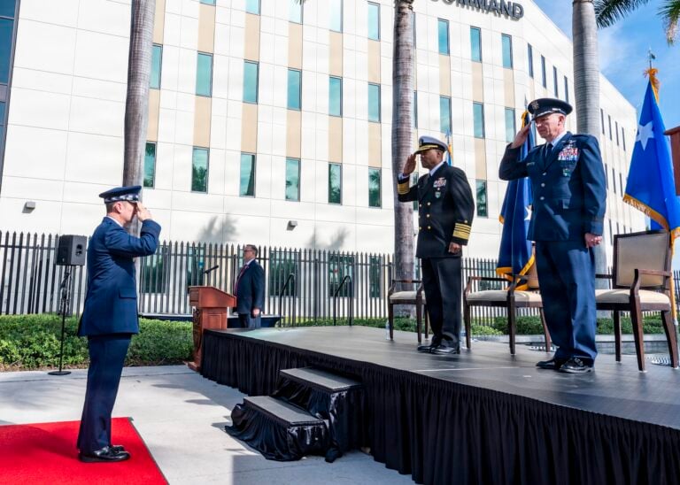 Lt. Gen. Pettus Assumes Command of SOUTHCOM; Adm. Holsey Retires