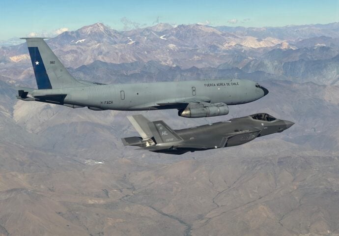 Chilean, US Air Force Crews Complete Historic Refueling