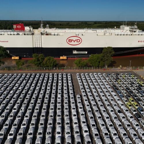 Expansión de autos inteligentes chinos en México abre brechas en datos y logística