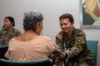 Militares dos EUA prestam assistência médica em Azuero, no Panamá, em parceria com o programa Juntos por la Salud
