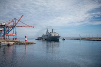 El USS San Antonio apoya las operaciones humanitarias continuas en Venezuela