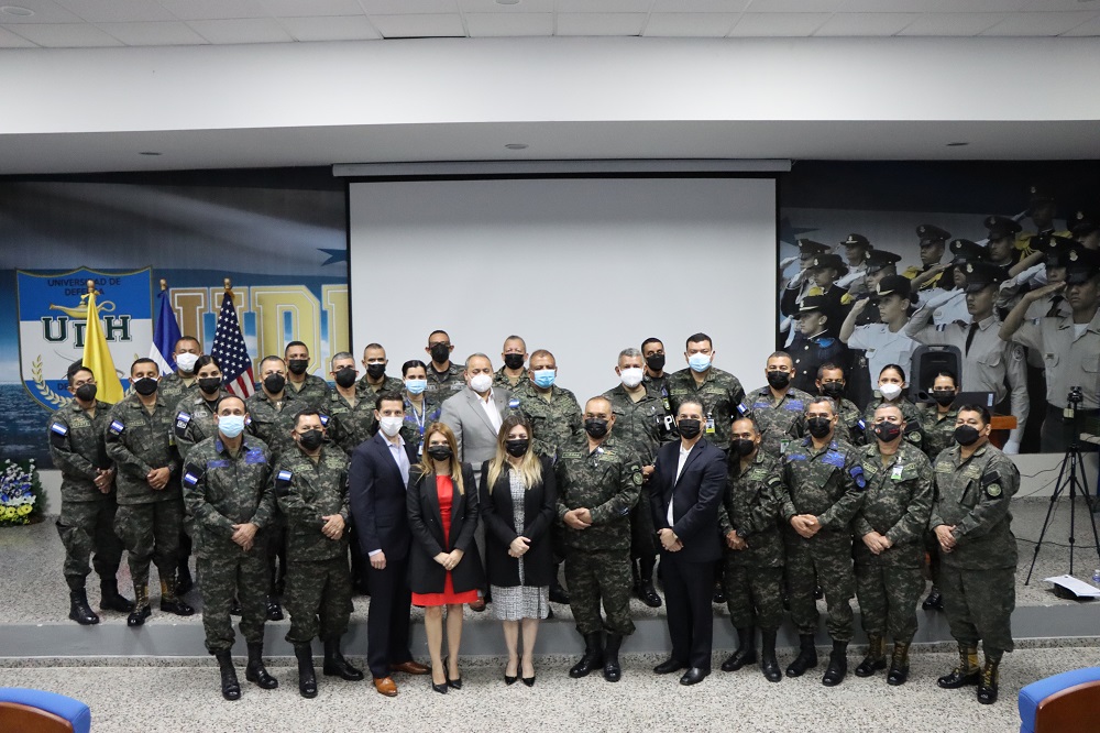 Honduran Human Rights Initiative workshop participants in Tegucigalpa, on July 27-29, 2021. The event was coordinated by the Honduran Secretariat of National Defense and the Honduran Armed Forces, together with U.S. Southern Command, which supports the Honduran Armed Forces’ development and strengthening in this field through the Human Rights Initiative. (Photo: Geraldine Cook/Diálogo)