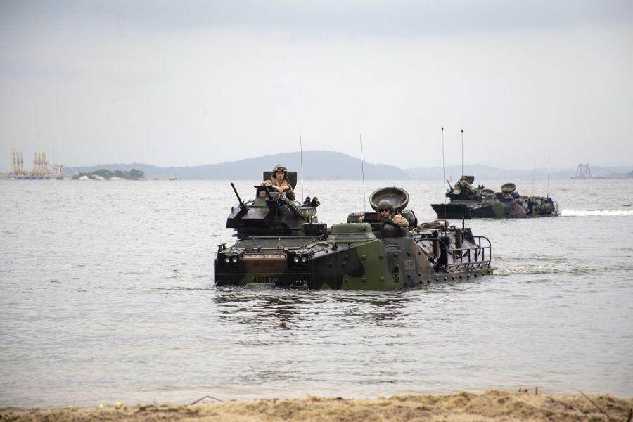 U.S. Marines with 4th Assault Amphibian Battalion conduct vehicle recovery exercises during UNITAS LX on the Brazilian Marine Corps Base of Ilha do Governador, Brazil, Aug. 19, 2019.(Photo: U.S. Marine Corps Sergeant Booker T. Thomas III)