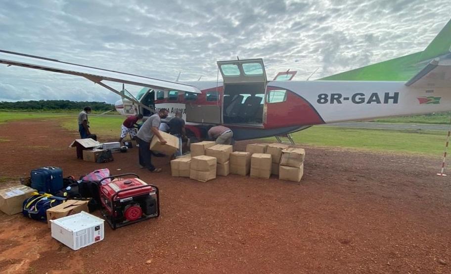 Los EE. UU. entregaron 50 000 mascarillas en Guyana, para ayudar a combatir la propagación del COVID-19 en la región, el 7 de diciembre de 2020. (Foto: Operaciones Especiales del Comando Sur de los EE. UU.)